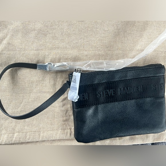 Steve Madden Wristlet Makeup pouch purse New - Picture 11 of 11